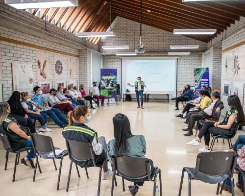 FotografoFoto Alcaldía de Medellín:Con 344 socializaciones, más de 90 profesionales avanzan en la gestión predial y social del Metro de la 80.